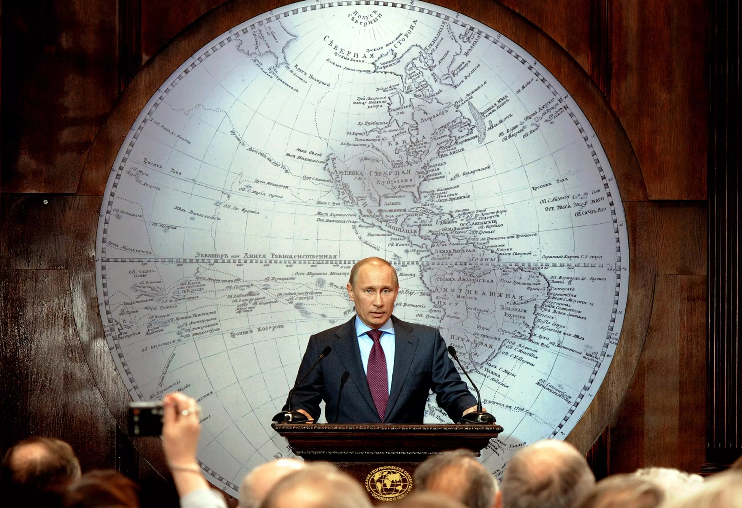 Президент России Владимир Путин уверен в неизбежном падении НАТО и американоцентричного мира, а в...
