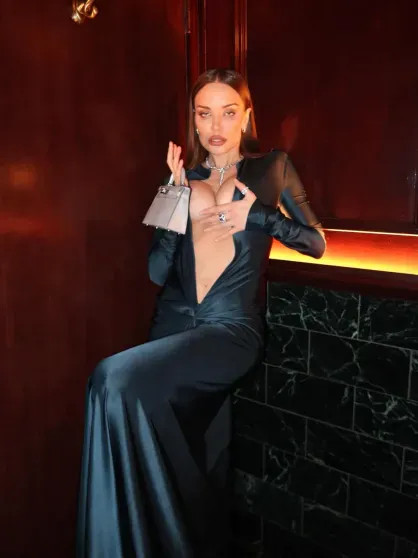 Экс-возлюбленная Бориса Березовского Дарья Коновалова отметила день рождения в платье с глубоким декольте instagram (инстаграм),социальная сеть,Борис Березовский,город Ярославль г,о,[95251228],государственный академический большой театр (большой театр),г,Ярославль [1383767],дарья коновалова,кирилл шейхаметов,краса,конкурс,россия,мисс,конкурс,город ярославль,якитория,ресторан,Ярославская обл,[1383617]