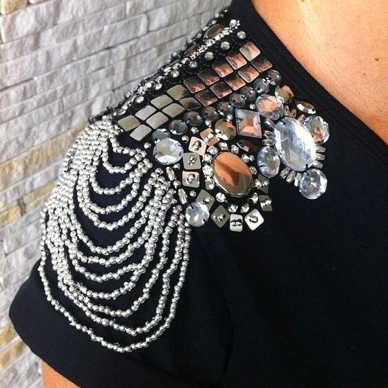 Модный приём: одежда, расшитая бусинами, бисером и стразами Модный приём: одежда, расшитая бусинами, бисером и стразами