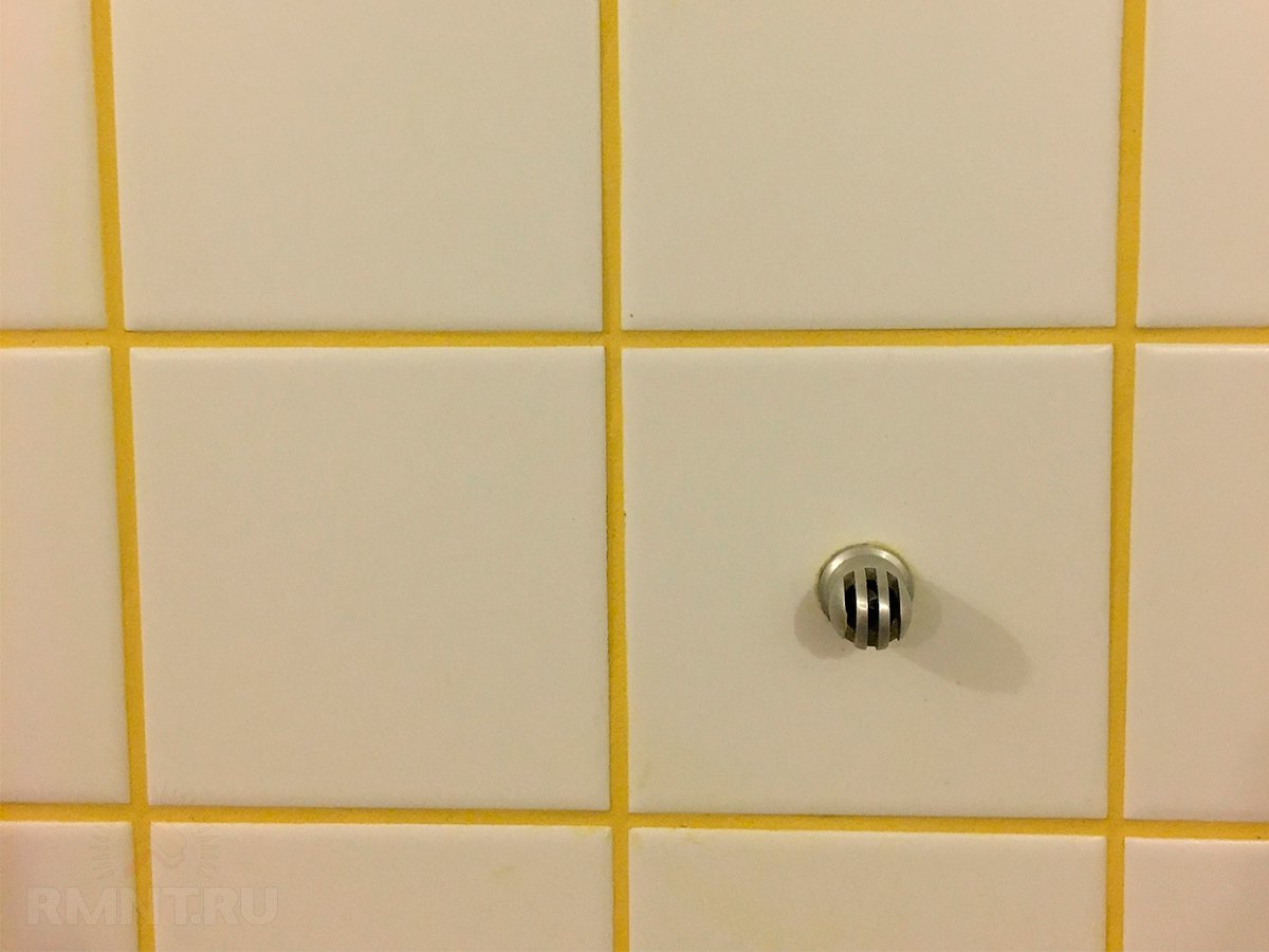 Белая затирка для плитки в ванной. Белая плитка с цветной затиркой. Цветная затирка для плитки в ванной. Затирка для белой плитки. Золотая затирка для плитки.