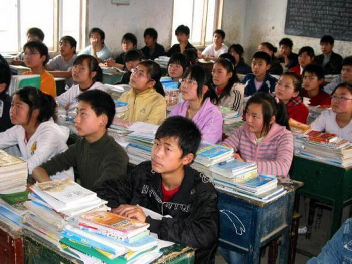 Уроки в китайских школах длятся с 8.00 до 16. 00, но с 16.00 до 21.00 начинается время дополнительных занятий