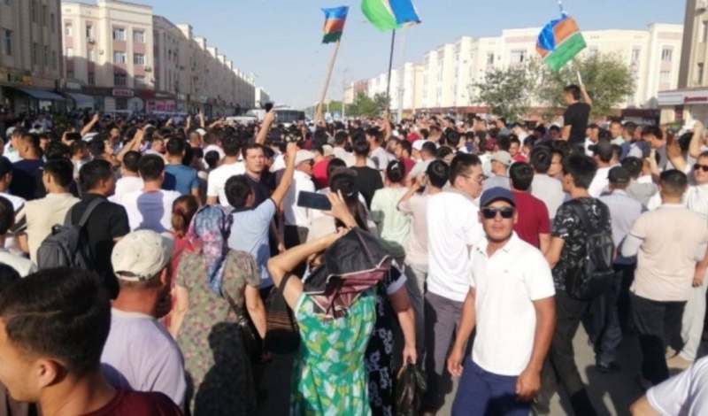 В Узбекистане начались протесты против изменения в конституцию