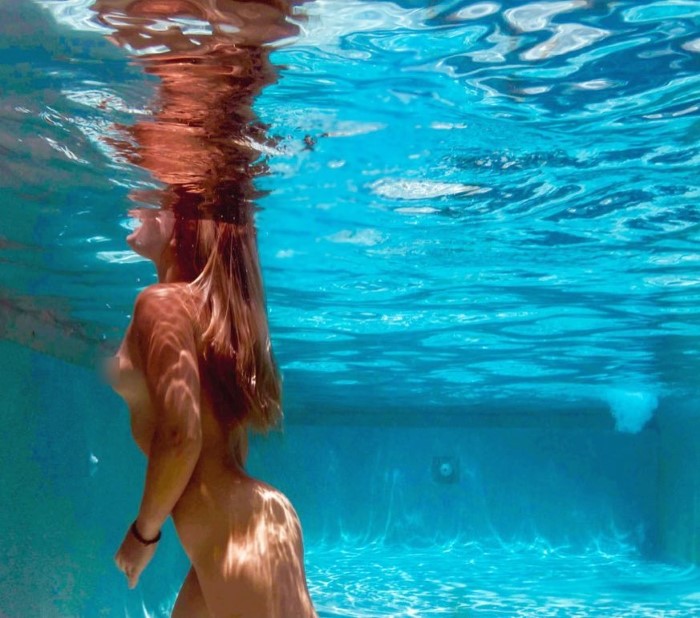 В воде и под водой. Художник Reisha Perlmutter В воде и под водой. Художник Reisha Perlmutter Живопись