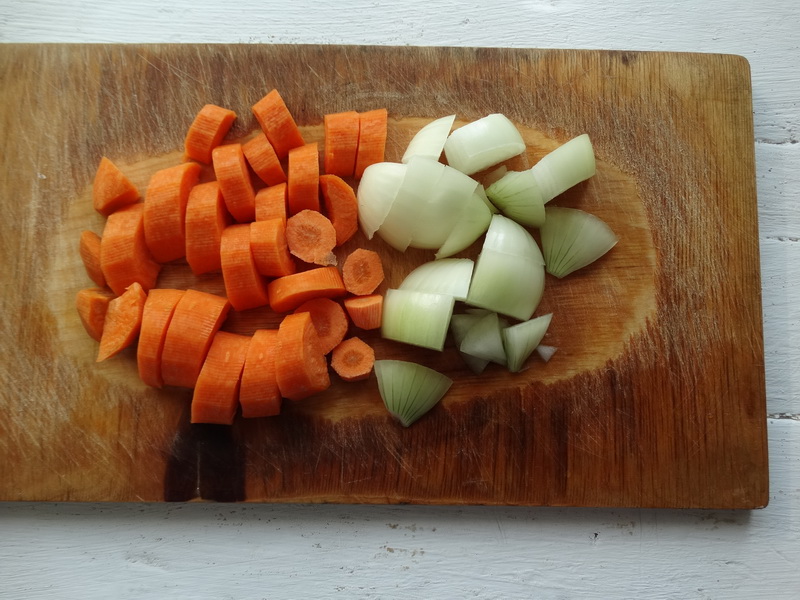 Морковная икра – лично я делаю не только под крышку, но и сразу к столу на закуску (просто объедение)
