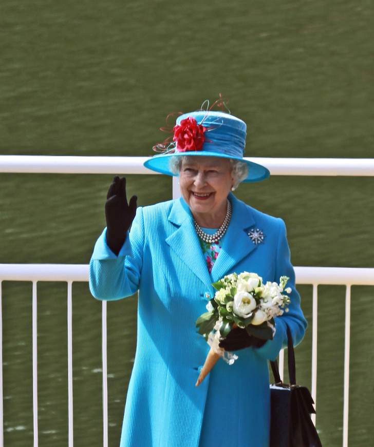 9 примеров чисто английского юмора от королевской семьи брак