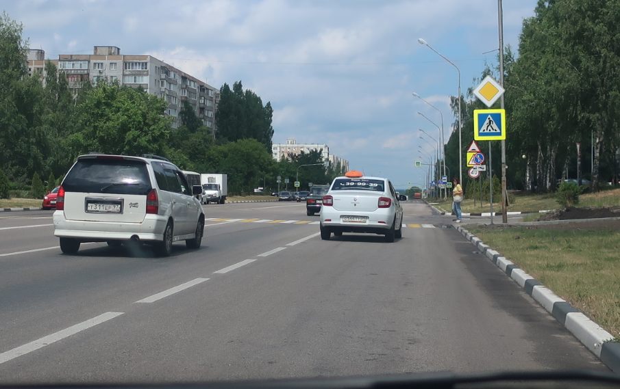 Получил штраф за то, что остановился пропустить пешехода. Всё, что нужно знать о ст.12.19 КоАП