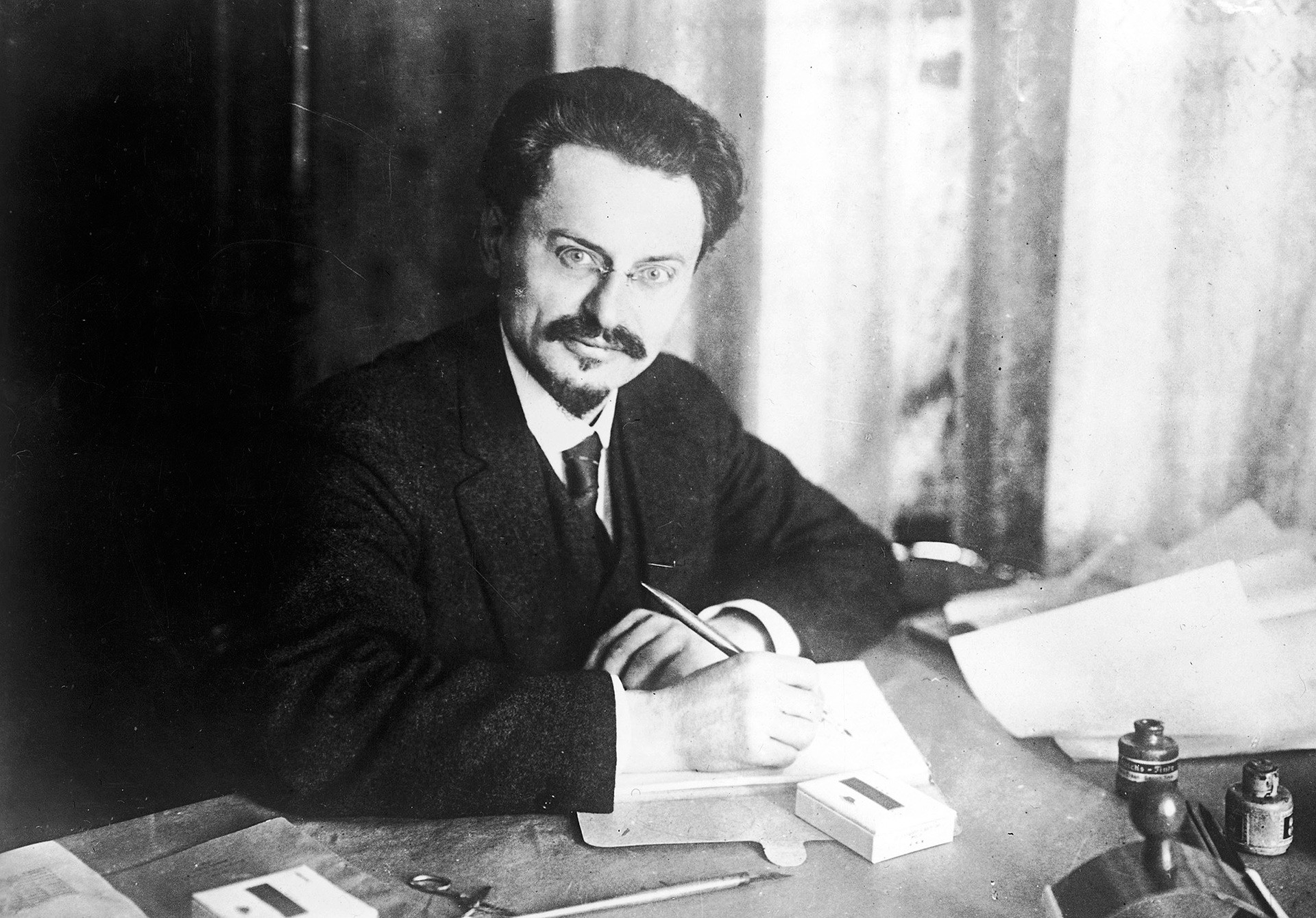 5 главных советских предателей за всё время существования СССР свободном, Власов, Ельцин, Беленко, Горбачёв, доступе, который, бежал, стали, революция, Родине, августа, Виктор,  КПСС, Троцкий, генерал, время, предателей, предателя, сторону