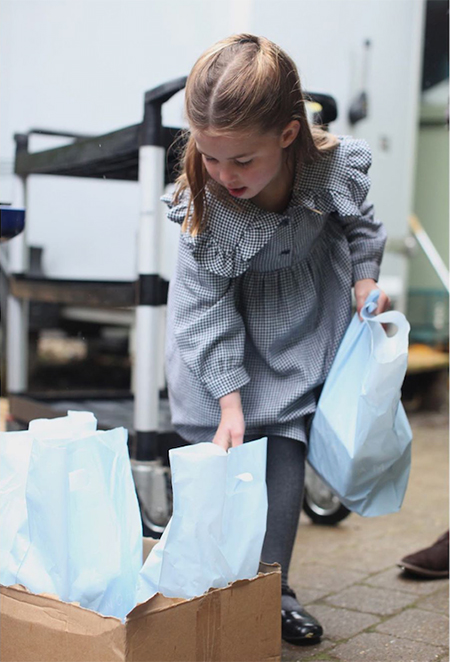 Кейт Миддлтон поделилась необычными фото принцессы Шарлотты в ее день рождения Кейт Миддлтон поделилась необычными фото принцессы Шарлотты в ее день рождения Монархи,Британские монархи