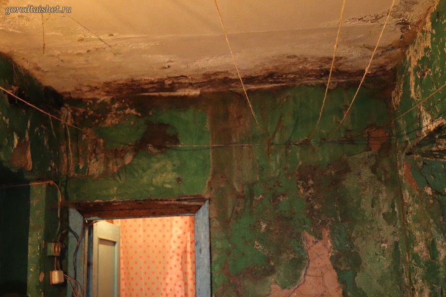 Жильцов дома по улице Пахотищева в Тайшете беспокоит состояние внутридомовой канализации