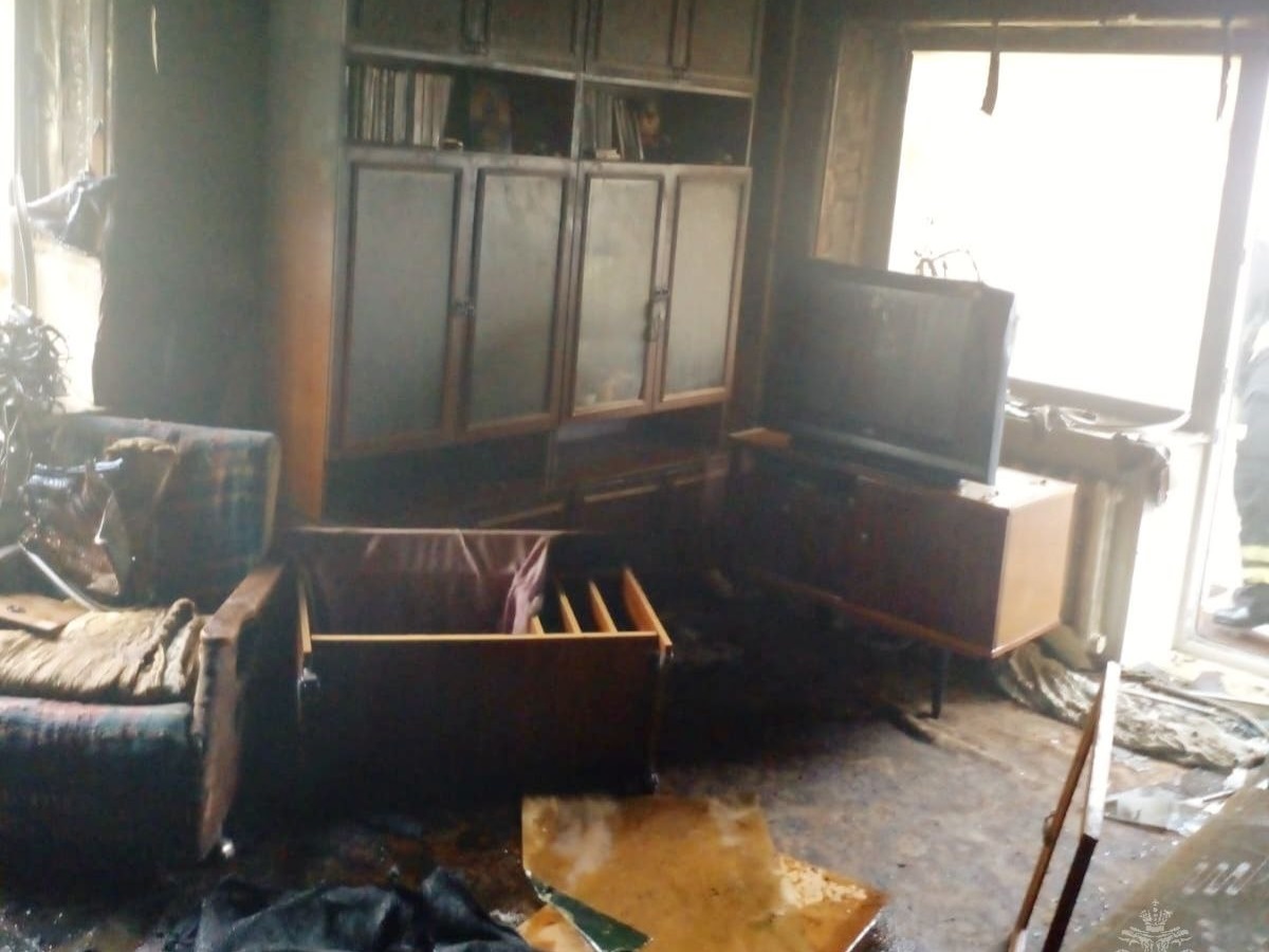 Под Брянском при пожаре в квартире многоэтажки погиб 60-летний мужчина