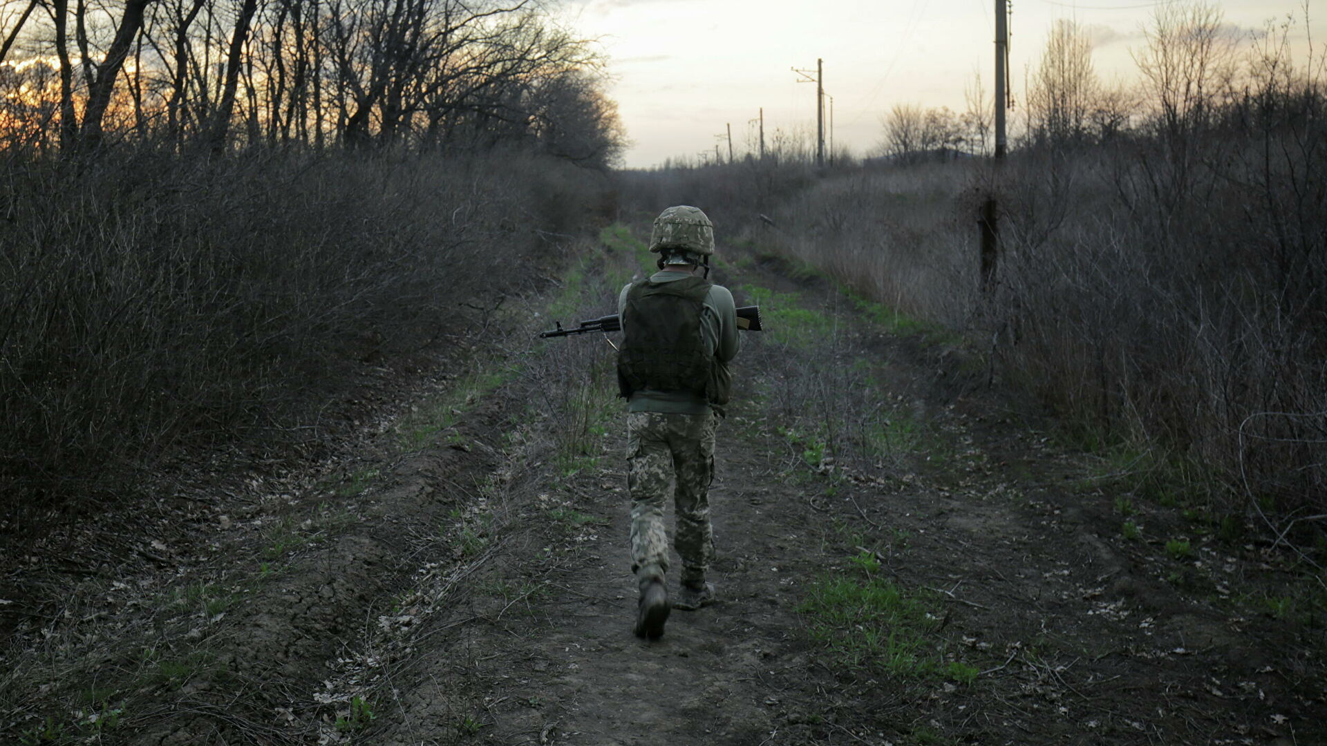 Украинский военный в окрестностях Донецка - РИА Новости, 1920, 23.10.2021