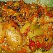 Рыбка  в духовке с обжаренными овощами