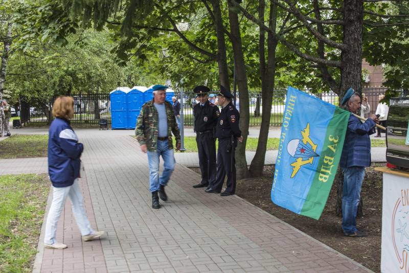 День ВДВ, фонтан и водка армия,россия