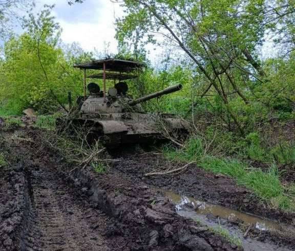 Восставшие с хранения: как используются старые танки Т-54/55 в зоне спецоперации оружие,танк