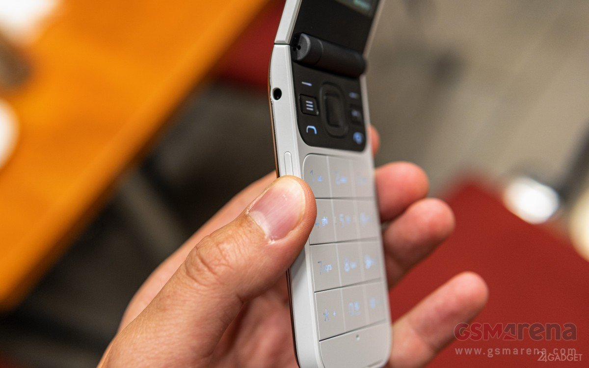 Классическая раскладушка Nokia снова в продаже, но уже с 4G и WhatsApp nokia,гаджеты,технологии