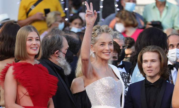 Шэрон Стоун с сыном, Тильда Суинтон, Розамунд Пайк и другие на закрытии Каннского кинофестиваля