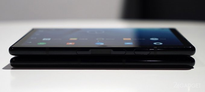 На CES 2019 привезли новый складной смартфон с гибким экраном ces 2019