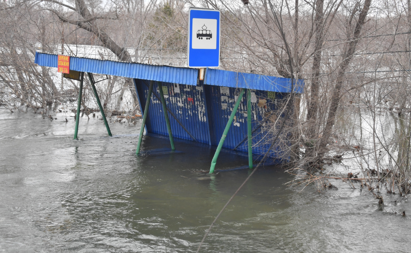 Аварийная плотина угрожает затопить часть Ростовской области