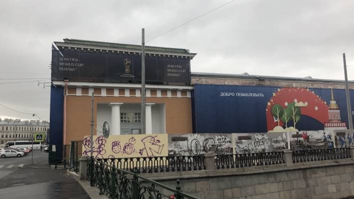 Исторический архитектурный ансамбль в Петербурге уходит в небытие 