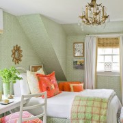 Нежно зеленые стены