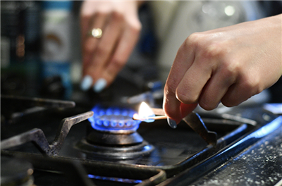 Цены фьючерсов на газ в Европе к закрытию торгов превысили $900 за тысячу кубометров