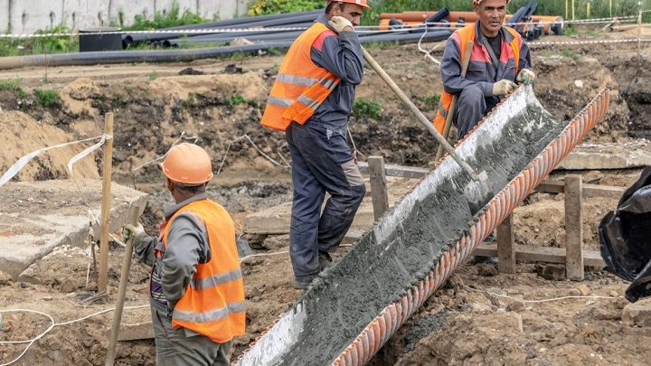 "ЭЙ, МИГРАНТ, ДАВАЙ ДО СВИДАНЬЯ!": УБЕРУТ ЛИ АЗИАТСКИХ "ГОСТЕЙ" С МОСКОВСКИХ СТРОЕК