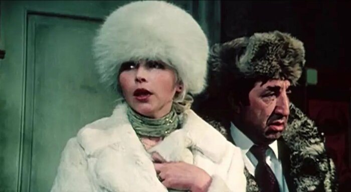 За кадром фильма «Одиноким предоставляется общежитие»: Почему создатели получали гневные письма после выхода картины на экраны 