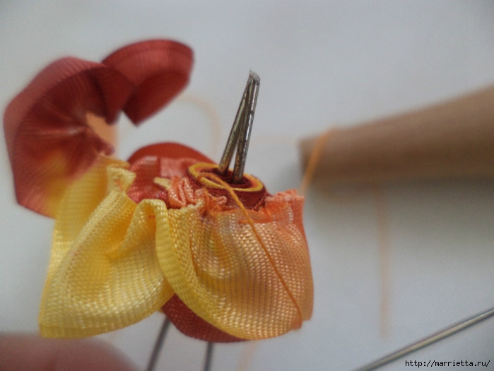 Цветы из атласных лент своими руками: мастер -классы Цветы из атласных лент своими руками: мастер -классы атласные ленты