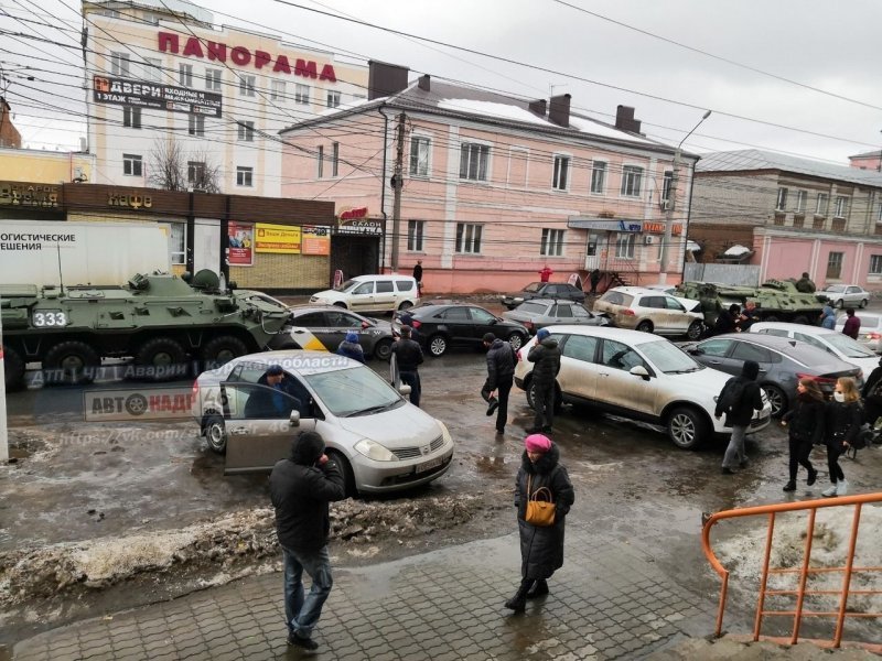 Массовое ДТП в центре Курска: БТР 