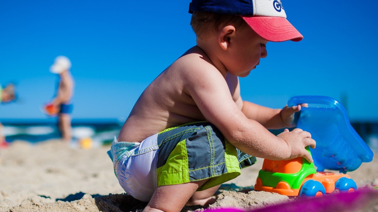 Песчаные пляжи Евпатории идеальны для отдыха с детьми