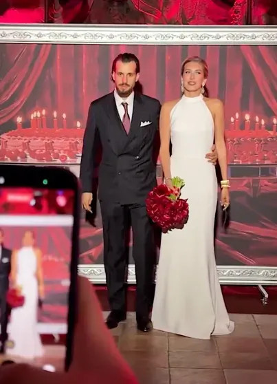 Два платья невесты и внучка Бориса Ельцина среди гостей: дочь олигарха и бывшего топ-менеджера Роснано Владимира Аветисяна вышла замуж Аветисян, Артур, Артура, Анастасии, Анастасия, компании, ХалатовАнастасия, Халатов, Роснано, ХалатоваСвадьба, также, Владимир, газовой, Бурмистрова, Мария, АветисянАнастасия, Средневолжской, Аветисяна, Владимира, Великобритании