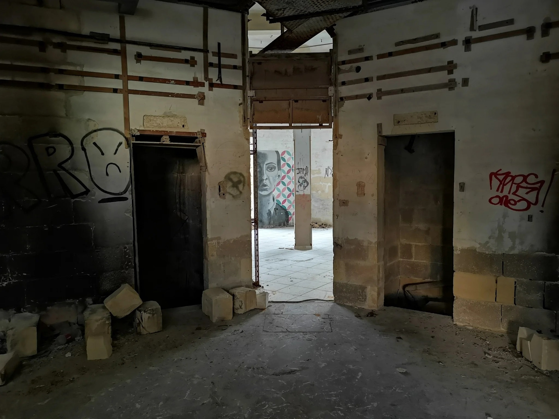 Заброшенный отель на Мальте с президентским люксом Каддафи Заброшенный отель на Мальте с президентским люксом Каддафи заграница,страны,туризм