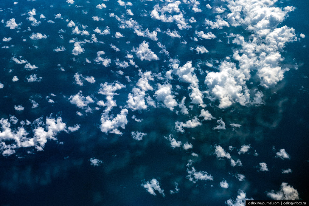 Отражение облаков в Тихом океане.