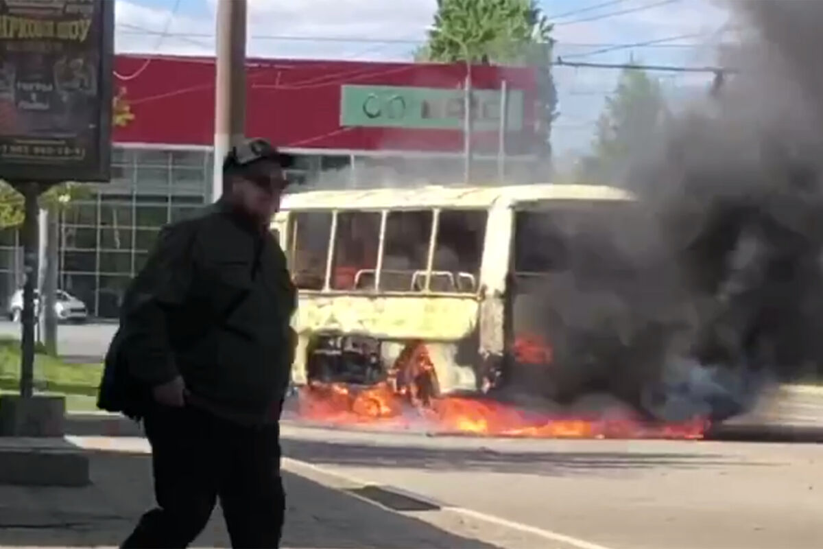 В Оренбурге сгорел пассажирский автобус
