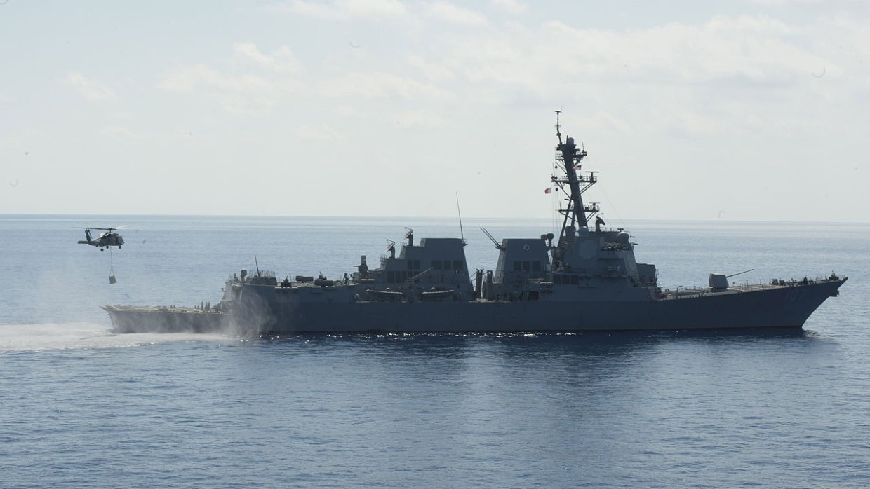 «США показывают РФ кобуру с пистолетом»: в Госдуме объяснили появление эсминца ВМС США в Балтийское море