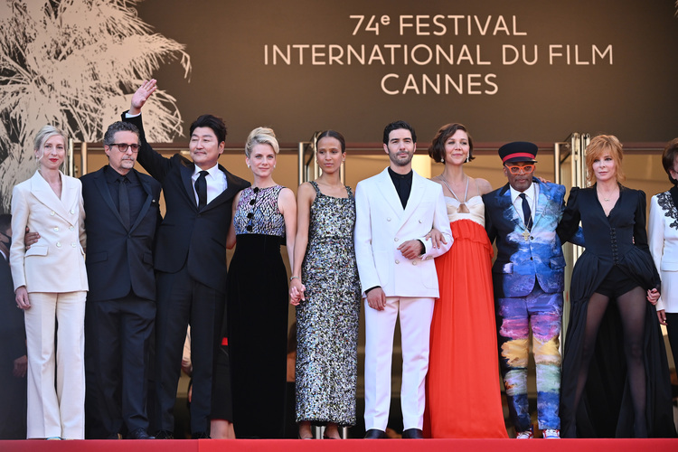 Шэрон Стоун с сыном, Тильда Суинтон, Розамунд Пайк и другие на закрытии Каннского кинофестиваля Шэрон Стоун с сыном, Тильда Суинтон, Розамунд Пайк и другие на закрытии Каннского кинофестиваля Звезды,Красная дорожка