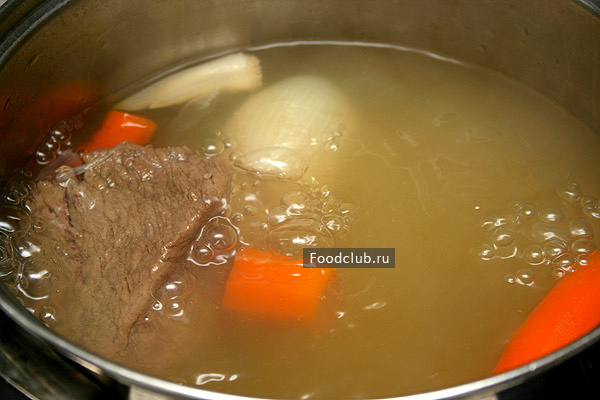 Гороховый суп с копченостями и гренками (этап 2)