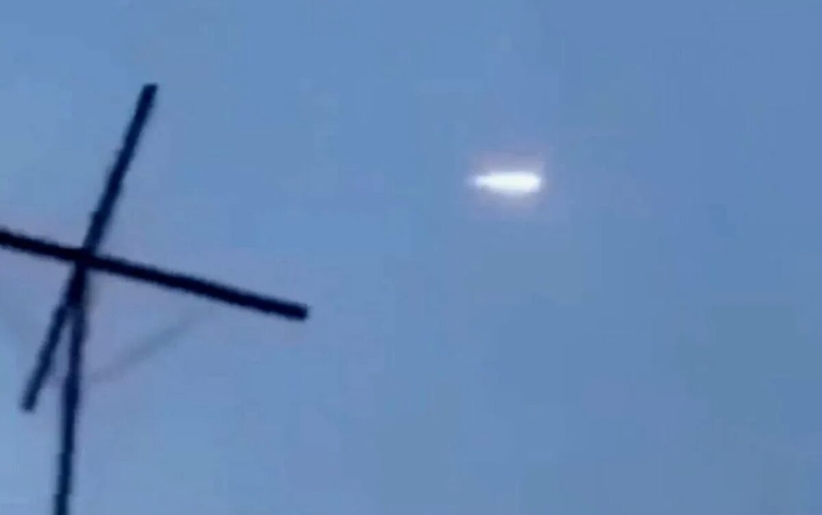 Снятый на камеру полет гиперзвуковой ракеты в зоне СВО, предположительно «Кинжала».
