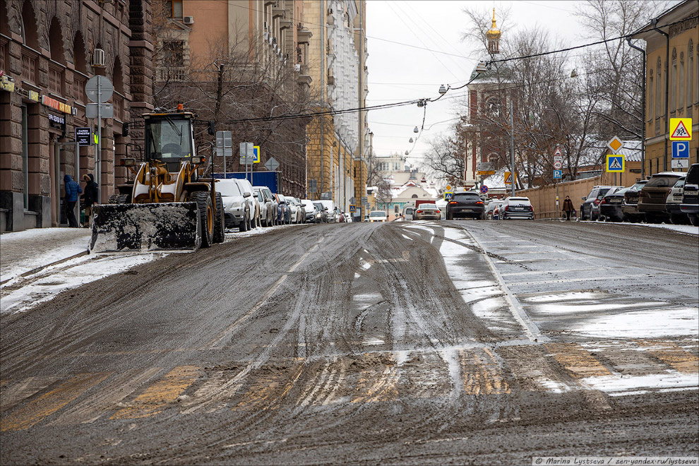 Как в Москве убирают снег