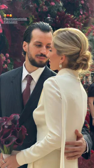 Два платья невесты и внучка Бориса Ельцина среди гостей: дочь олигарха и бывшего топ-менеджера Роснано Владимира Аветисяна вышла замуж Аветисян, Артур, Артура, Анастасии, Анастасия, компании, ХалатовАнастасия, Халатов, Роснано, ХалатоваСвадьба, также, Владимир, газовой, Бурмистрова, Мария, АветисянАнастасия, Средневолжской, Аветисяна, Владимира, Великобритании