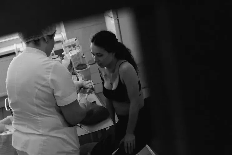 Блогерша Лерчек, которая лечится от рака четвёртой стадии, вышла на связь в парике и показала фото из больницы Сквиччиарини, Лерчек, блогерша, сыномЛерчек, которая, четвёртой, стадии, ребёнка, обнаружили, рублей, конце, февраля, родила, своего, танцам, бойфренда, тренера, Валерия, Луиса, которым