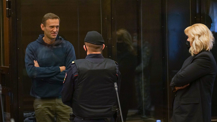 "ЗАНОЗА В ТЕЛЕ ПУТИНА": ЧТО УВИДЕЛИ НА СУДЕ НАД НАВАЛЬНЫМ ЗАПАДНЫЕ СМИ