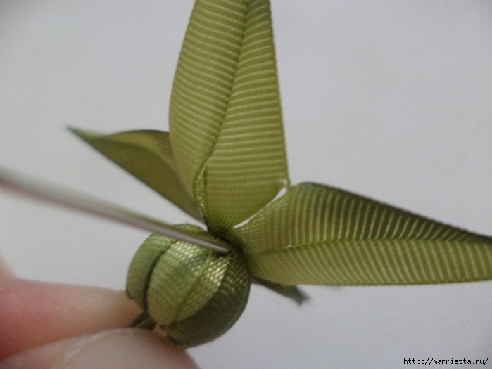 Цветы из атласных лент своими руками: мастер -классы Цветы из атласных лент своими руками: мастер -классы атласные ленты