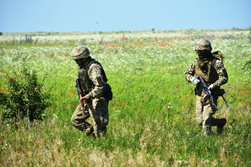 Донбасс сегодня: «Правый сектор» вывозит оружие из зоны ООС, «Айдар» конфликтует с ВСУ