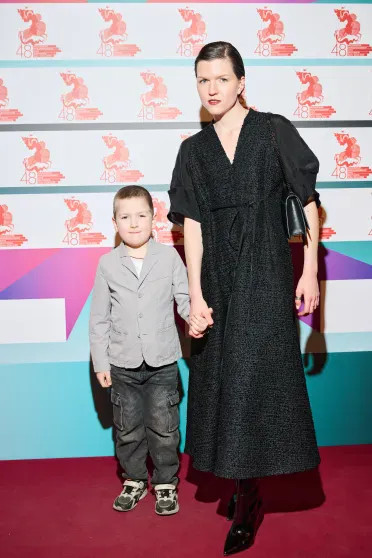 Кристина Асмус, Мария Шукшина, Валерия Гай Германика с дочерью посетили премьерные показы ММКФ-2026 Германика, дочерью, посетили, красную, дорожку, также, кинофестиваля, Марченко, Шукшина, платье, ММКФ2026, вышла, голом, других, вечер, Снаткина, звёзд, Галич, Кристина, Синицына