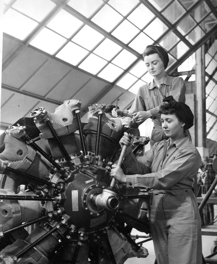 My Grandma (Top) Was A Badass In Ww2 (1940s)