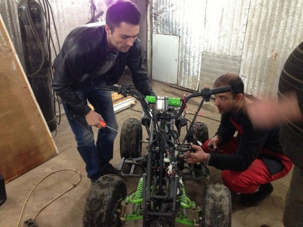 Папа с золотыми руками сделал уменьшенную копию "Волги" на основе детского квадроцикла для дочки