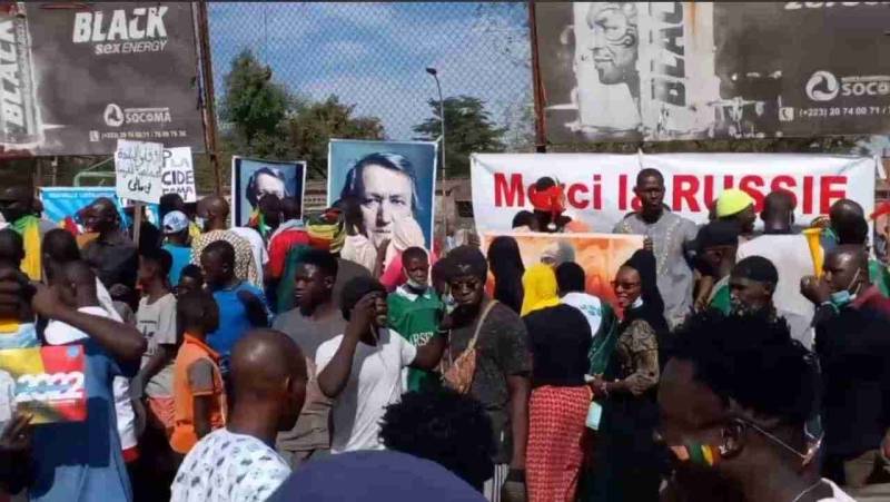 Африканский политик Кеми Себа призвал продолжить антифранцузские митинги в Мали
