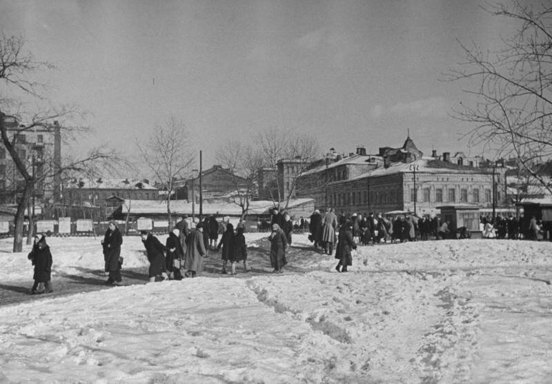 Фотографии зимней Москвы разных лет бульвар, вторая, половина, переулок, площадь, конец, годовЧистопрудный, 1940х, набережная, Националя, пруду, Новодевичьем, годовХоккей, заставы, Тверской, гостиницы, годГазетный, проспект, годЛенинградский, Сухаревский