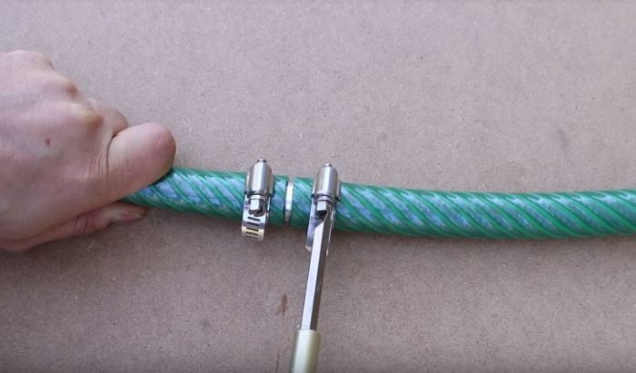 Как отремонтировать протекающий садовый шланг Как отремонтировать протекающий садовый шланг